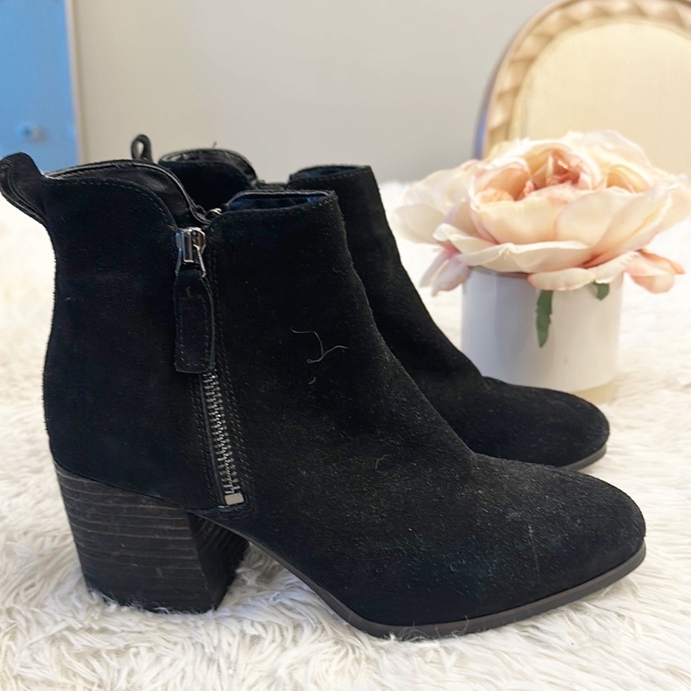 Blondo Black suede waterproof block heel ankle bootie women size 7.5